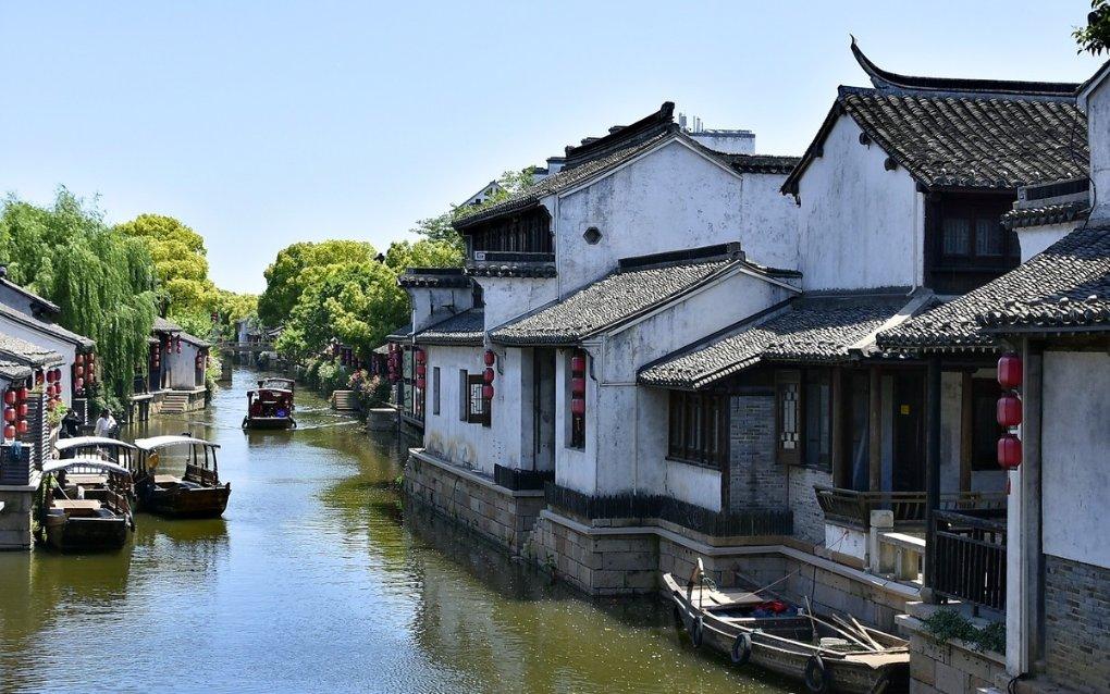 河南一学校火灾致13人遇难，该校毕业生：学生晚上睡觉，宿舍被锁起来